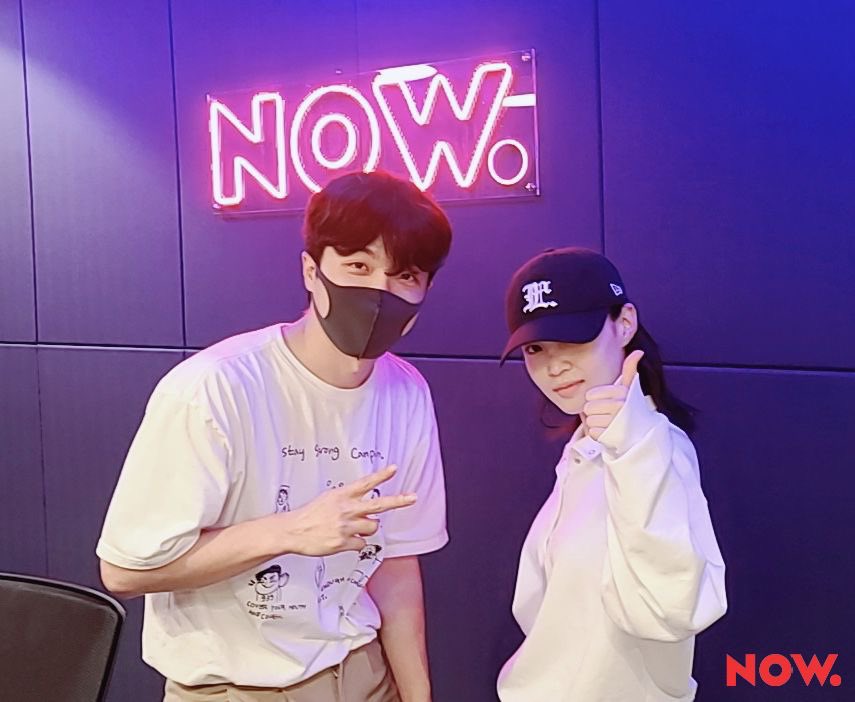 npop_zip's tweet photo. 지금! 문열었어요 #야간작업실 ✨ 비긴어게인의 인연🙌🏻 호스트 #적재 와 반가운 #이하이 두 사람의 의외의(?) 수다가 쏟아질 예정입니다. 알고보니 서로의 덕후였다는 소문이 있어요 확인하러오세요🤗 https://t.co/E3ML3pf5YG #NOW온에어 https://t.co/drKHH2h8eu