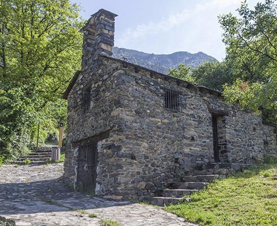 GuiaAndorra's tweet photo. Sant Romà dels Vilars és una #església d’estil #preromànic que havia estat propietat del #monestir de Sant Serni de Tavèrnoles. 

📸 Comú d'Escaldes-Engordany https://t.co/aoSmJqOvb9