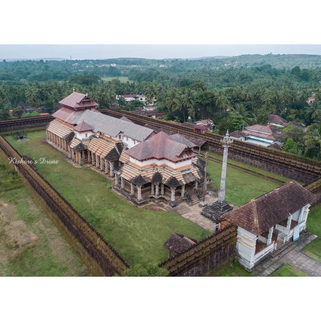 PrashanthMKtyan's tweet photo. Ariel view of Thousand Pillar Temple
Moodbidri♥️
#nammabedra 
#Tulunadu 
#jainakashi 
#karnatakatourism 
@AJju94445833
@beautyoftulunad
@JaiTulunadOrg
@united_tulunadu

Pic credit:Kishore Bangera https://t.co/jwS2ytLK10