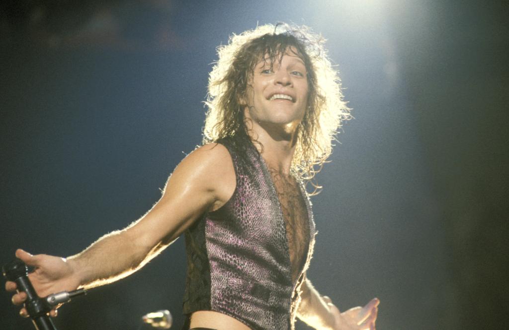 #FBF to one of @BonJovi's earliest performances at The Garden in 1987 🎸🤟 What's been your favorite Bon Jovi #GardenMoment? (📸: Ron Galella/Ron Galella Collection via Getty Images)