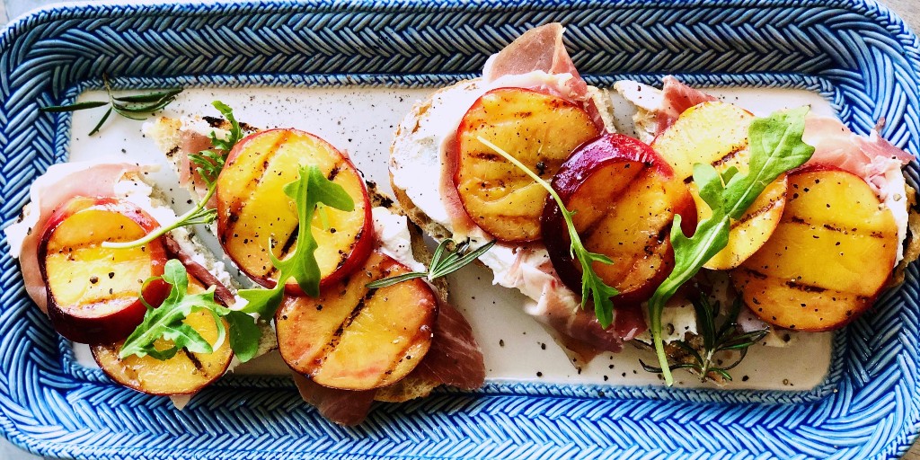 #DineOutTakeOutEatUp 3-course lunch &amp; dinner menus during #SummerRestaurantWeek from 8/17 - 8/30! #RWDMV is back for two weeks with more options than ever including #RWToGo meal packages, curbside pickup + more! Visit RWDMV.com for details! 📸 <a href="/hummingbirdotx/">Hummingbird</a>