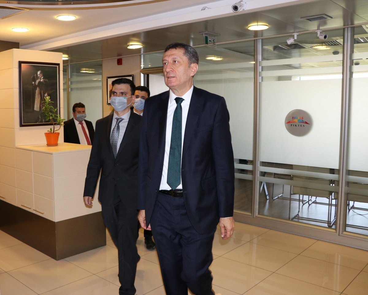projepiktesIV's tweet photo. Milli Eğitim Bakanı @ziyaselcuk  , PIKTES Merkez Yönetim Ofisi’ni ziyaret etti. Bakan Selçuk, ziyaretinde PIKTES Direktörü Erkan Açıkgöz ve Direktör Yardımcıları ile görüşme gerçekleştirdi. https://t.co/VeIFwchu9l