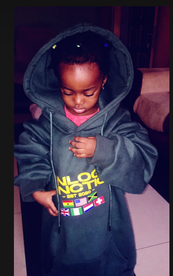 GhostboyMay's tweet photo. @stonebwoyb, sweet Paula say’s this is the brand that makes kids feel on top of the world 🌎. #BhimMerch #bhimnation #anlogajunction 🧿😍💯🔥🔥🔥💯😍✊🏿✊🏿✊🏿 https://t.co/eUh4SQLT66
