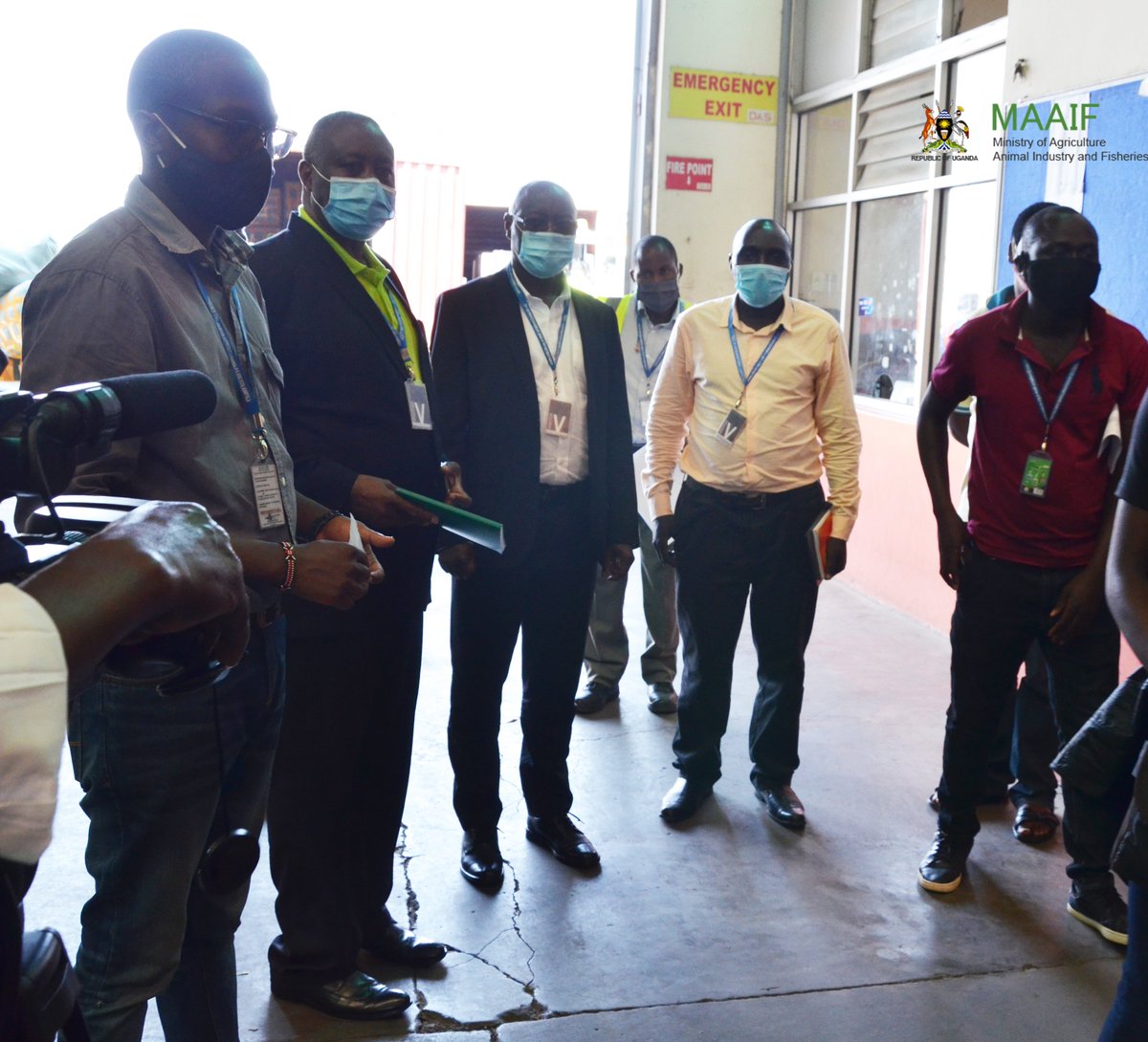 MAAIF_Uganda's tweet photo. The Inter-Ministerial Task Force for Desert Locust Control has been represented by MAAIF Permanent Secretary Mr. Pius Wakabi Kasajja and Mr. Stephen Byantwale the Commissioner for Crop Protection in receiving 50,000 litres of pesticide for @UGLocustControl from @Bayer4Crops https://t.co/ScRgsxcS3U