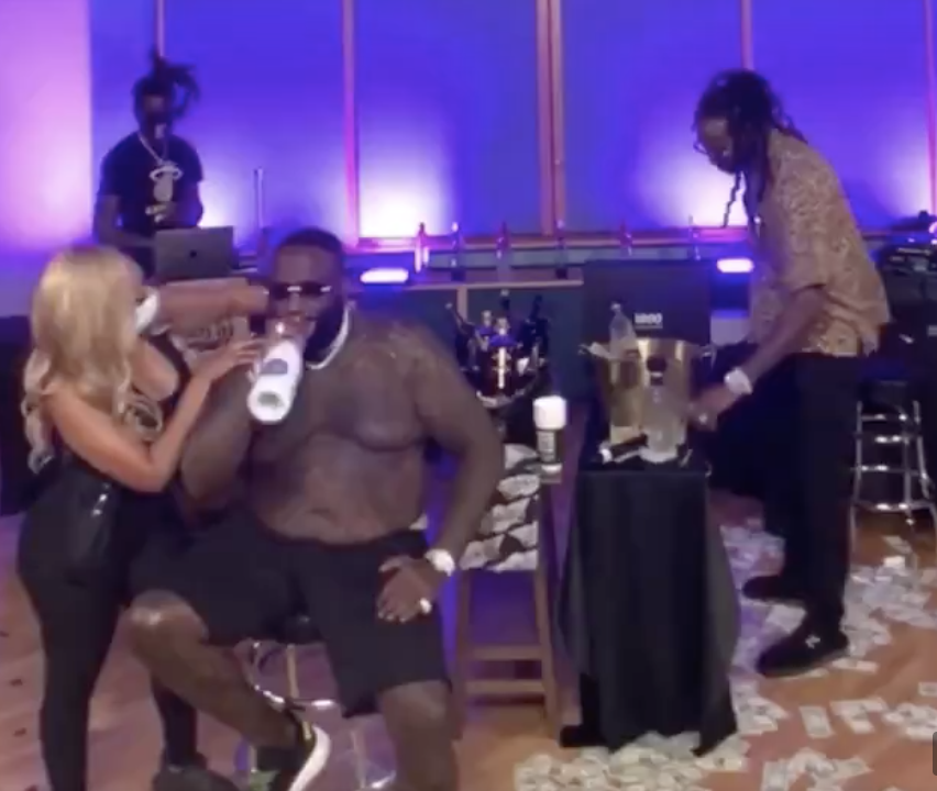 HipHopWired's tweet photo. 2 Chainz &amp; Rick Ross' #Verzuz Featured "Assential Workers" &amp; A Masseuse, Twitter Enjoyed The Mess https://t.co/Oy4qDKfrud https://t.co/msccx7T4cP