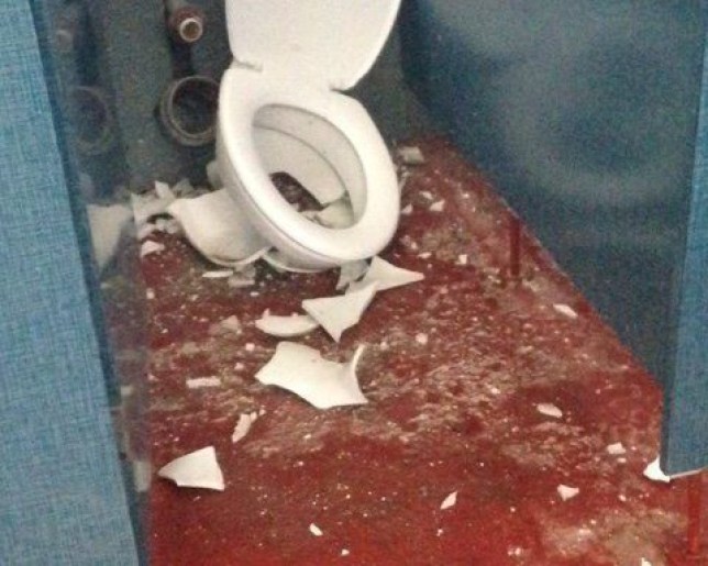 Euroburger2's tweet photo. who put a grenede in the mens toilet? https://t.co/tsUaEQTTFo
