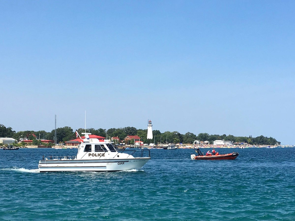 CoastGuardCAN's tweet image. We are working closely with our partners @CanBorderSOR, @OPP_WR, @RCMPONT, @SarniaPolice &amp;amp; @USCGGreatLakes for the unsanctioned Port Huron Float Down on August 16 &amp;amp; are ready to respond to emergencies. ow.ly/y1jU30r3emD #SafetyFirst #FloatDown