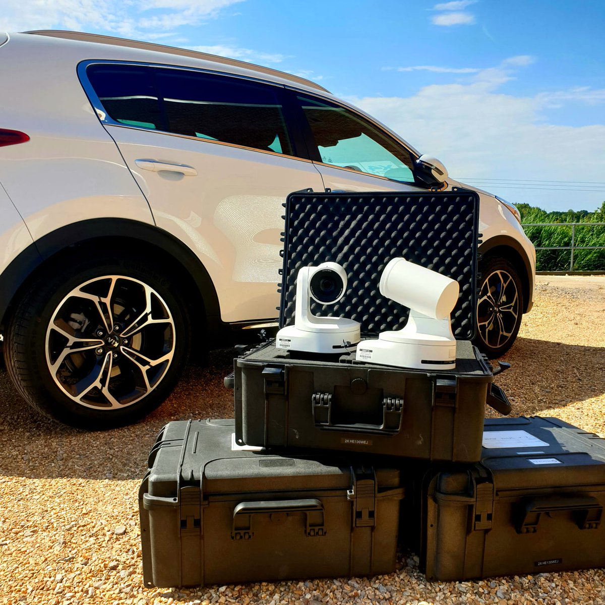 limitlessbcast's tweet photo. 📢Mini-kits heading out for #celeb shoots next week! We give #directors real-time viewing of shots, so they stay creatively in control.🤩🎥
#remoteproduction #fixedrig #Celebrities #robotics #Panasonic #remoteproducer #remotedirector #livestreaming #reality #contentmarketing https://t.co/f1xabNWJJd