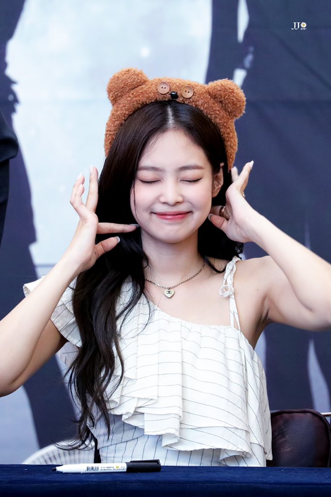 15+ Times BLACKPINK's Jennie Put Her Love For Teddy Bears On Full ...