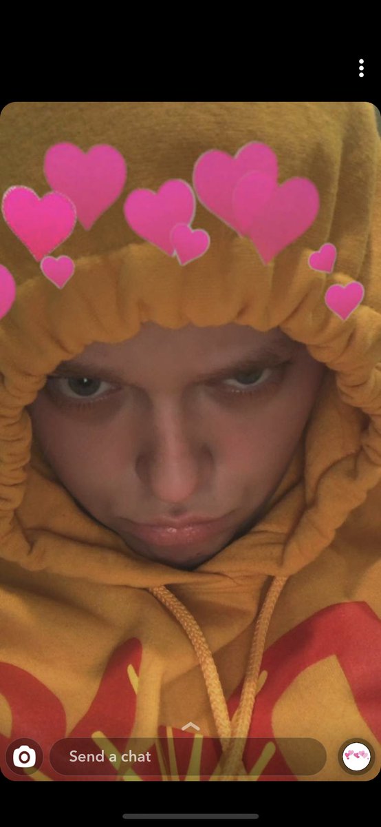 sumerleii's tweet photo. happy 18th birthday to my best friend, i love you so much 🥺🥺🤍🤍 https://t.co/RKoud6jEEA