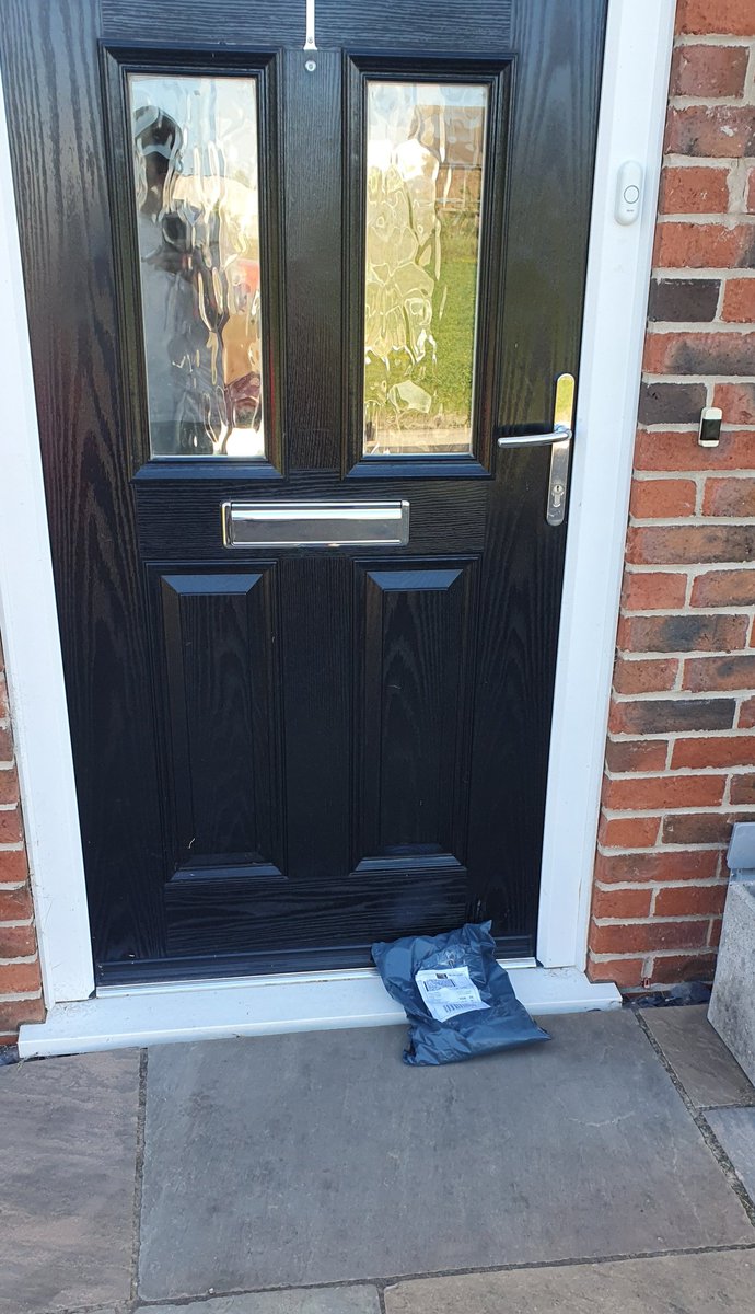 @Hermesparcels couldn't your driver be arsed to push a pair of shorts through my letterbox? #worstdeliverycompany