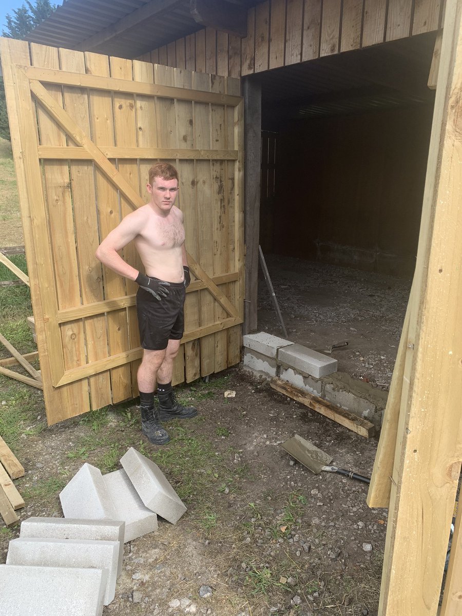 15.52pm: he is cementing now, but the heat is getting to him