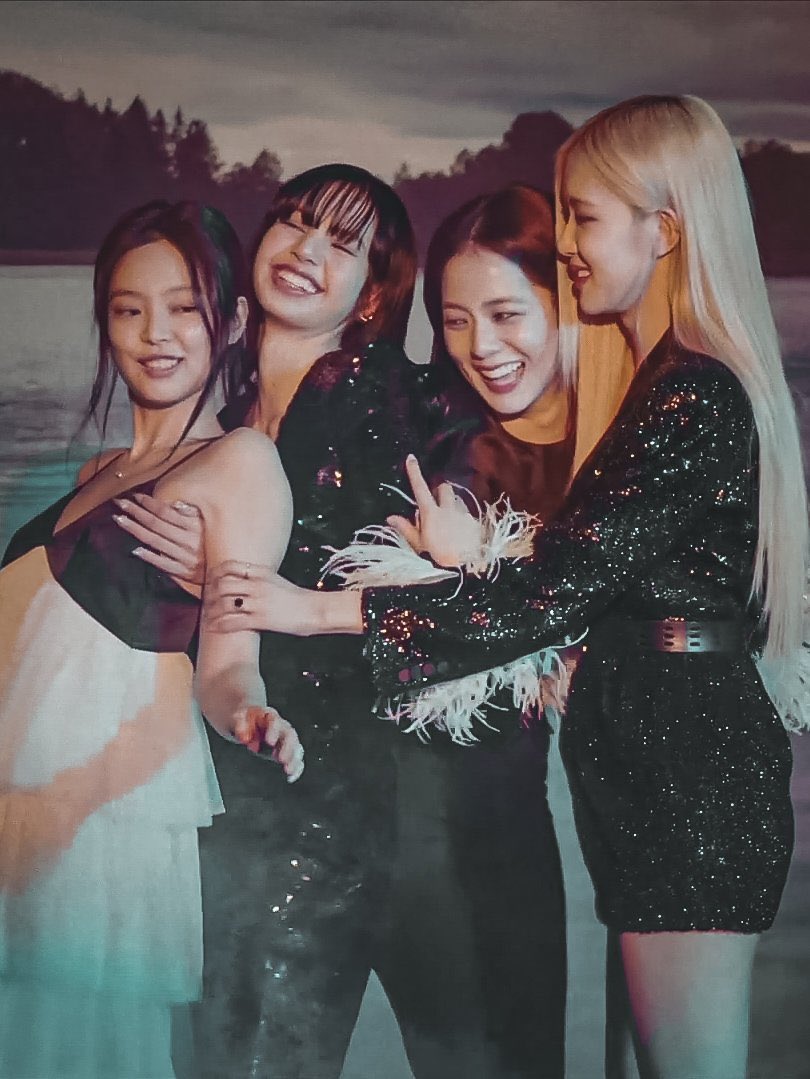 if you see this tweet rt and reply with

#FOUReverWithBLACKPINK
#블랙핑크_4주년_블링크와_4에버