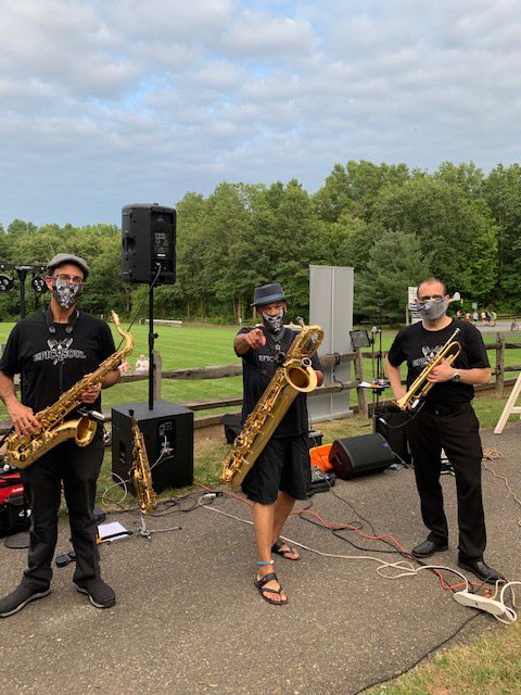 RSBerkeley's tweet image. YES! YES! @Chopshorns playing the BS509 baritone #saxophone #outdoors. 🎷 #davidwatson #rsberkeley #musician #music #SocialDistancing #performance #gig #SocialDistance #follow