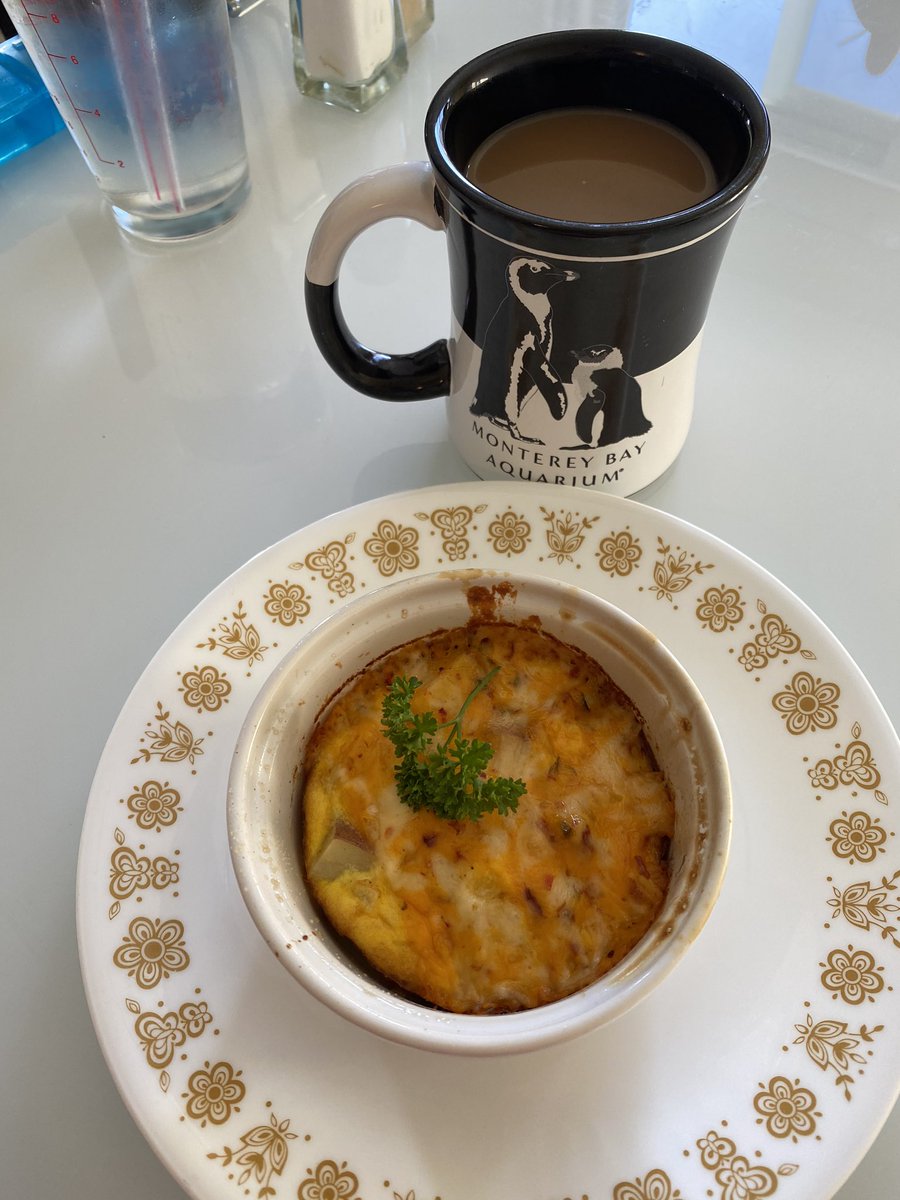 HozumiBerger's tweet photo. Meanwhile😬#breakfast #fritata #Calendar #pretty その間😌#朝食 #フリタタ #カレンダー #綺麗 https://t.co/fgBtXQUqZx