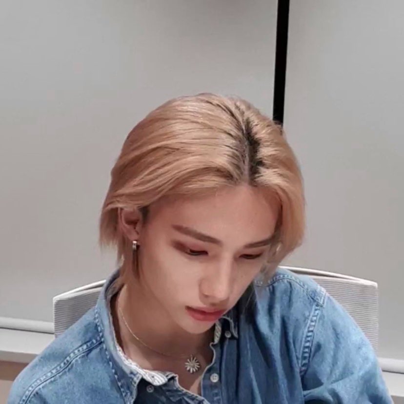 tssukiiko's tweet photo. ━☆ﾟ.*･｡ﾟ он словно сделан из мёда и стекла 🍯☁️ https://t.co/XQJGdK7N33