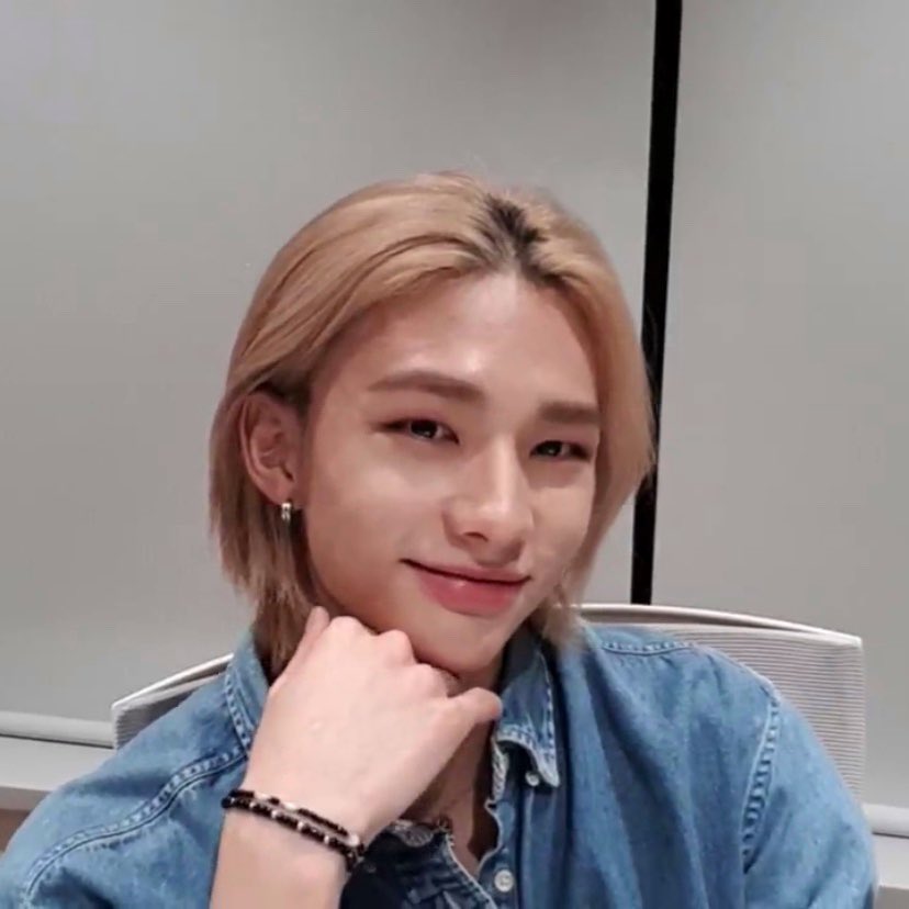 tssukiiko's tweet photo. ━☆ﾟ.*･｡ﾟ он словно сделан из мёда и стекла 🍯☁️ https://t.co/XQJGdK7N33