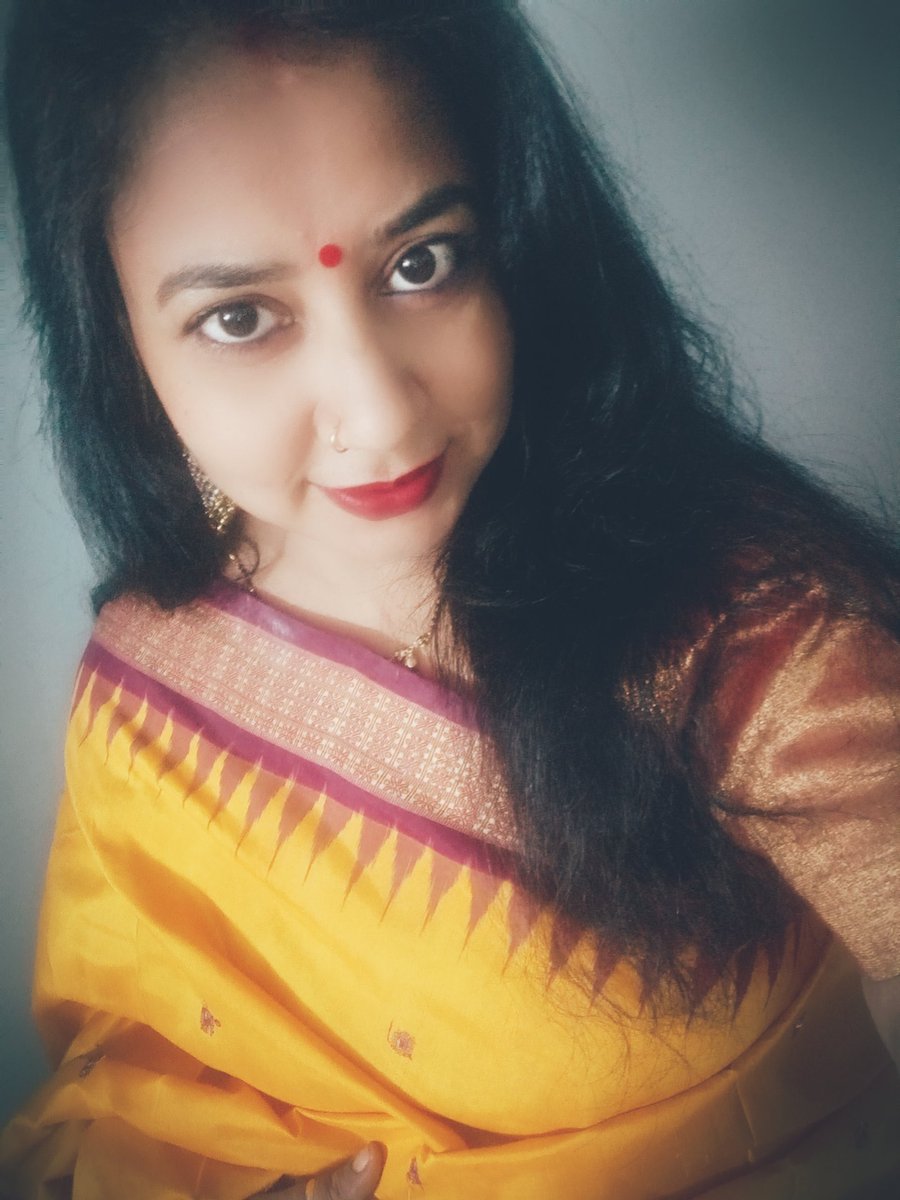 dyan_mina's tweet photo. Proud to wear handloom saree of my town
#vocal4odishamade
#Vocal4Handmade @smritiirani @samantara_dyan @ManoranjanMedia @Sujata_Padhy
#berhampuripatoosaree https://t.co/YRwjPa1ZDl