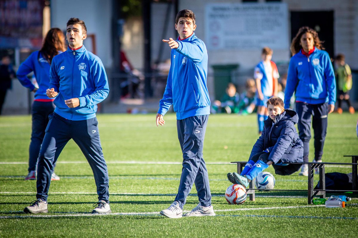 ESCUELAS | Estos son los entrenadores del Fútbol-8 en el <a href="/Historics_VLC/">CF Historics de Valencia</a> cc <a href="/FFCV_info/">FFCV</a> bit.ly/3iadtBU