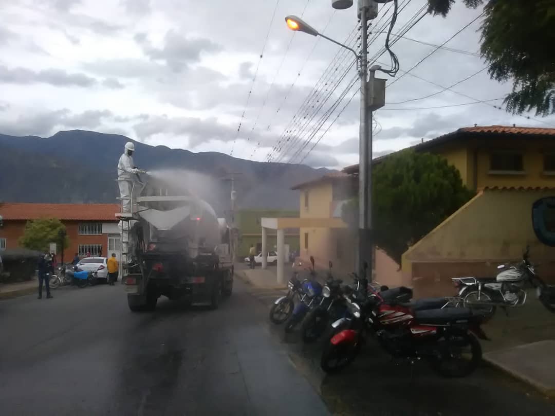 Merida_Tricolor's tweet photo. En #Merida Pqia San Juan Mcpio Sucre se llevó a cabo la 17ma Jornada Nacional de Limpieza Desinfeccion y Embellecimiento, cumpliendo instrucciones del Pdte. @NicolasMaduro @drodriven2 junto al Protector del estado @Jehyson_Guzman @JulioBGuillen
@BFula1970 para #prevencionCOVID19 https://t.co/T5afLJhJaT