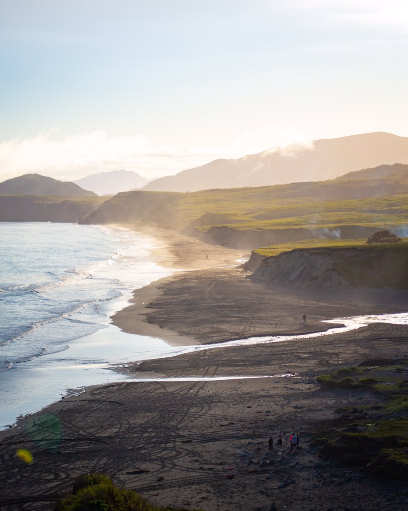 viewswithellen's tweet photo. Alaska. That’s it, that’s the tweet. https://t.co/KfVdZyA3E7