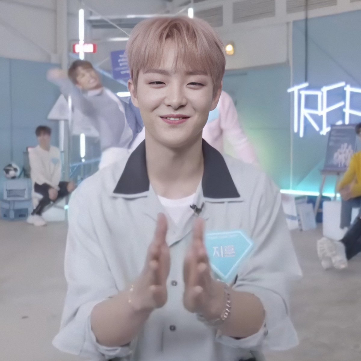 tdybaes's tweet photo. This soft human really debuted today... i still can't believe it ㅠㅠ #트레저의_FIRSTSTEP_같이걸을게
#TREASURE_DEBUT_DDAY https://t.co/A1QRoal3gy