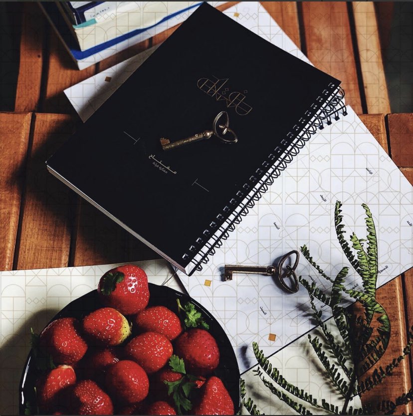 iJumanh's tweet photo. للمهتمين بالقراءة، أو لمن أراد اكتساب عادة القراءة في #عام١٤٤٢هـ ،  @keyplanner_ مفكرة قراءة -غير مؤرخة- تساعدك أن تنظم أفكارك وتحوي:
-خطة تسير عليها لتصل إلى هدفك القرائي
-ملاحظات تدونها من خلاصة قراءاتك
-تحديات ثقافية شهرية
-مكافاءات تستحقها بعد الانجاز
#حددي_مسارك_وخططي_لحياتك https://t.co/9xPC8PcIS1