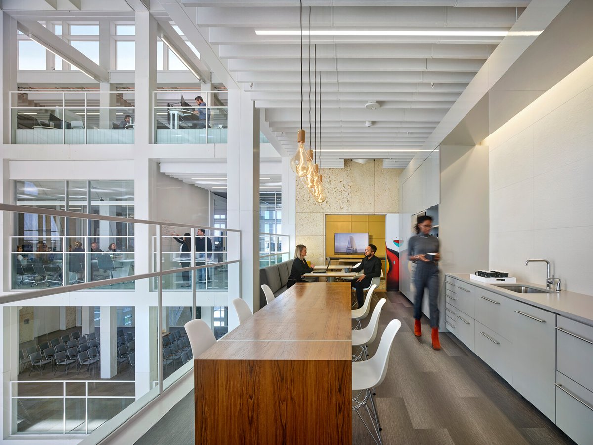 Baffles zijn geschikt voor betonkernactivering en ruimtes waar regelmatige toegang tot installaties vereist is.
ow.ly/et5s50ALfgW

Kies uit drie uitvoeringen:
Rockfon® Universal™ Baffle
Rockfon® Industrial™ Baffle
Rockfon Humitec® Baffle 

#klinkt goed