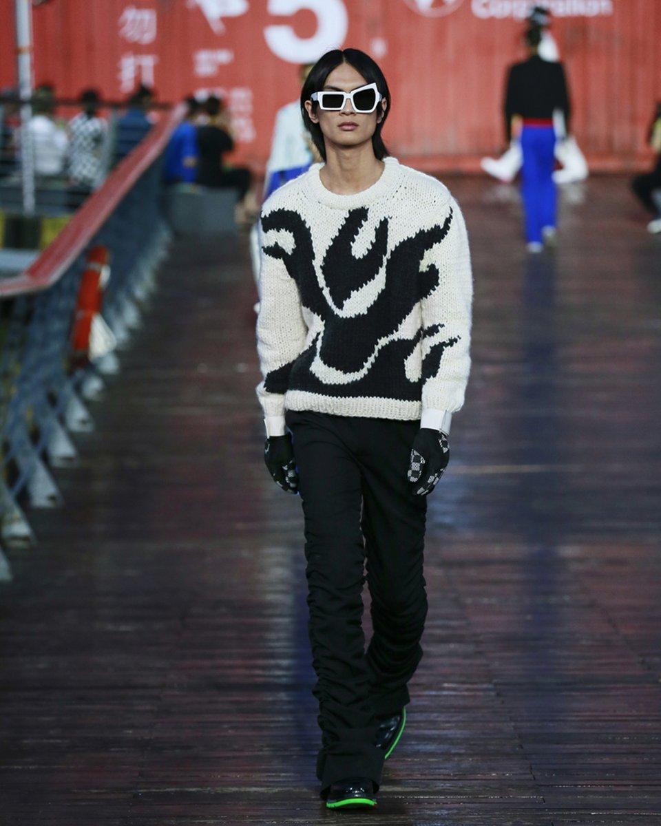 HYPEBEAST's tweet photo. Here's a preview of #VirgilAbloh's Spring/Summer 2021 collection for #LouisVuitton as seen at the port of Shanghai. Take a closer look at the looks and watch the full presentation here: https://t.co/B3LuSy3Acn https://t.co/vhuZJt78qs