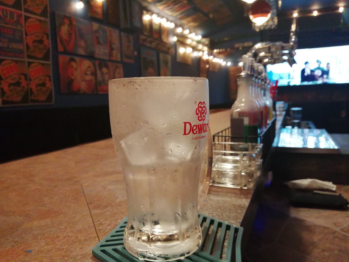 今日と明日はGOOD FELLASに居ます🤗
麻里布が死の街と化しているので、カウンターの中の人は一人で呑んだくれてますw