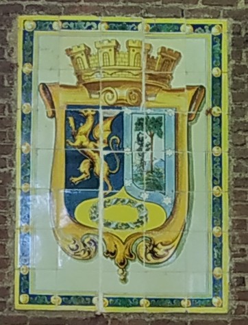 Un bonito escudo de Madrid (de tantos otros) que puede encontrarse en <a href="/_ElRetiro/">El Parque del Retiro</a>