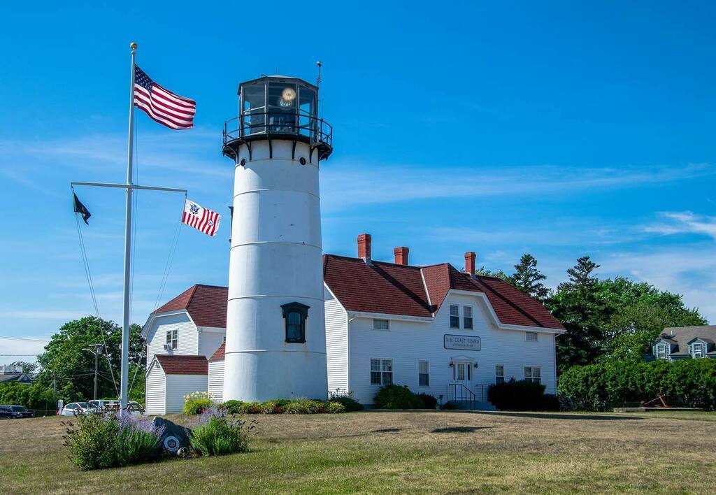 In honor of National Lighthouse Day I give you Chatham Light. 
#chatham #chathamma #capecod #lighthouse #lighthouses_around_the_world #sky #tourist #uscg instagr.am/p/CDleqIEJzpv/