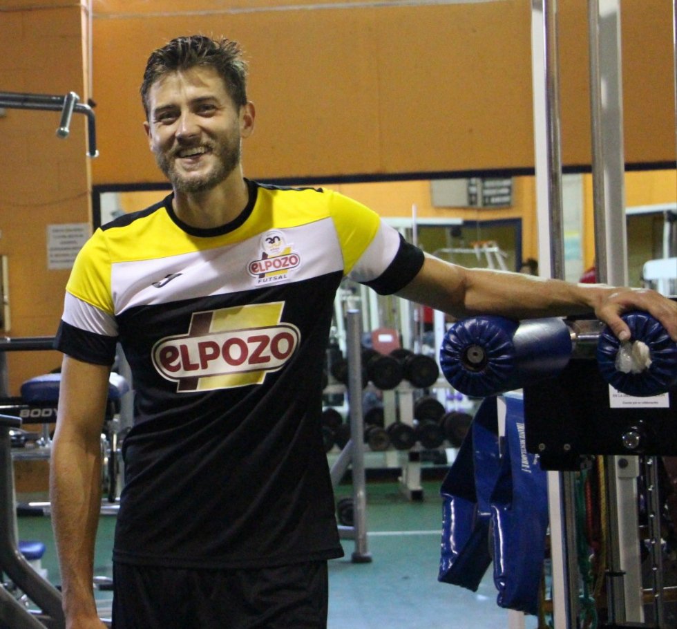 ElPozoMurcia_FS's tweet photo. 🥅🎙️🗣️ @EspindolaFutsal

"Estoy muy ilusionado por compartir portería con Juanjo" 

"Vamos a poner todas nuestras fuerzas para conseguir la @UEFAFutsal" 

Pincha👇
https://t.co/GIHECfmuyJ https://t.co/SWnrSKrfBg