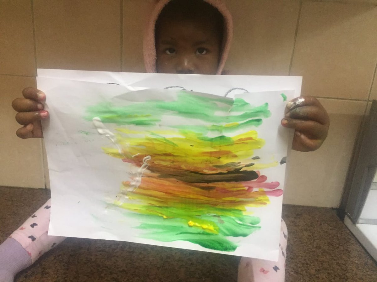 PacheduZW's tweet photo. #ZimbabweanLivesMatter 

This is a very special image of Zim Flag by 2 year old Makatendeka Benhura. If ever you were thinking of giving up think of her and other kids.

We kindly ask you to retweet this image, this is a special call for all of us to act.

#ZanupfMustGo https://t.co/SK8BGb3pue