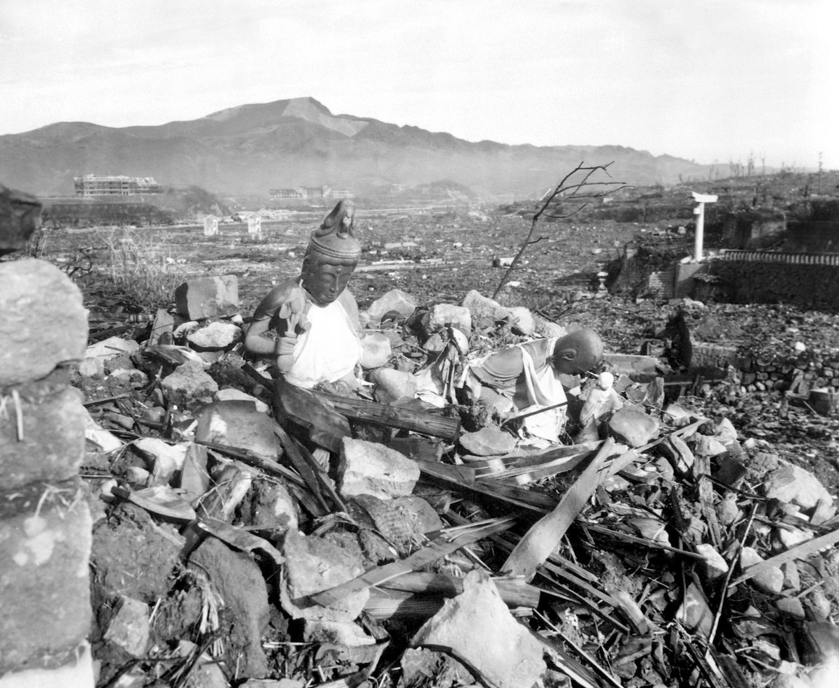 36/61By 11:03 AM Nagasaki was a post-apocalyptic wasteland that smelled of ozone, metal, and death. Dō-oh, who was at the factory awaiting lunch break, suddenly found herself under an ungodly amount of concrete and steel. She had no idea what just happened.