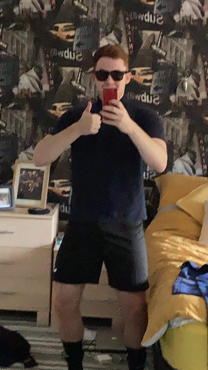 7.40am: starting early with a strong look ready to attack the day