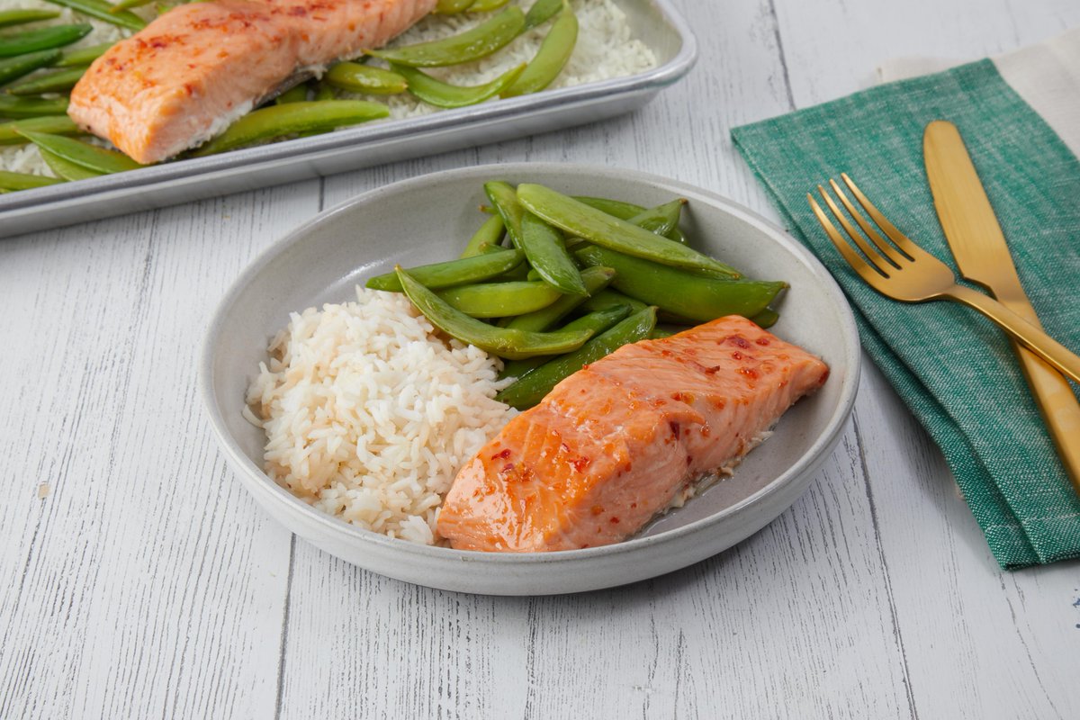 Class of the Day: Sweet Chili-Glazed Salmon with Sugar Snaps and Rice 🌶️ This protein-packed plate is a complete dinner made on one sheet pan! Get the recipe with <a href="/marge_perry/">Marge Perry</a>'s class on the #FoodNetworkKitchen app: food-network.app.link/7bgCYWJqG8