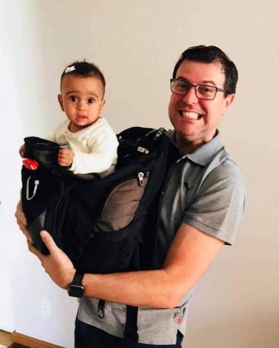 Andrucheski's tweet photo. Heleninha entrando na mochila do papai para ir trabalhar. Feliz dia dos pais . EDSON #bomdiasp #bdsp https://t.co/vJClMuMwDM