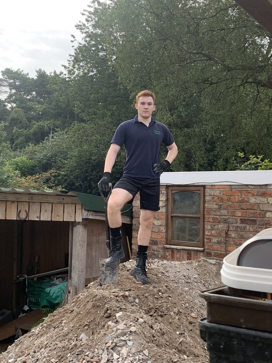 9.00am: “haha take a picture I’m the king of the hill innit”