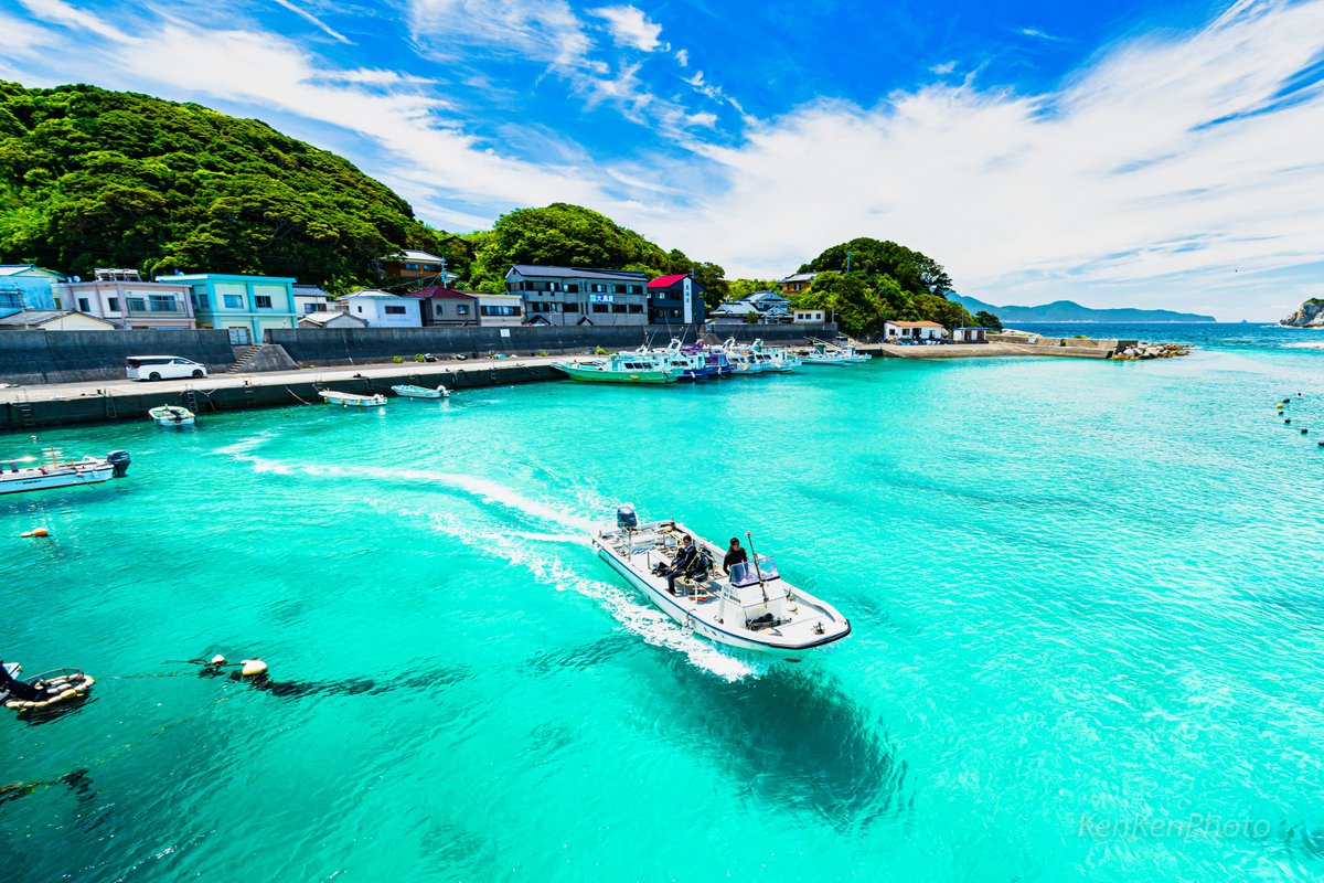 これ沖縄じゃなくて高知 柏島のエメラルドグリーンの海が美しすぎる 訪れた人が口々に絶賛 釣りしてたら魚と目が合う 帰りたくなかった Togetter これ沖縄じゃなくて高知 柏島のエメラルドグリーンの海が美しすぎる 訪れた人が口々に絶賛 釣りしてたら魚と目が合う 帰りたくなかった Togetter