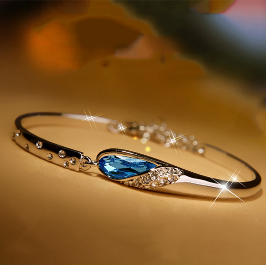 DigitaliMaisha's tweet photo. Crystal Bracelet. #jewelrylovers #jewel  Free shipping https://t.co/Bnzuf4xOx6 https://t.co/AkLcb5aEm7