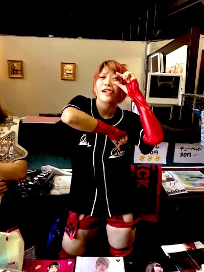 Utami Pic of the Day!

Utami again mimicking Tetsuya Naito! 😆👁

#STARDOM #UtamiHayashishita #林下詩美 #NJPW #TetsuyaNaito #LosIngobernables