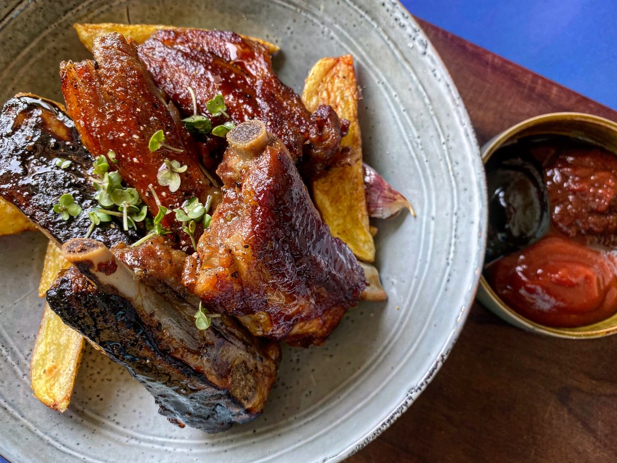 ¡Nueva receta! Costillas confitadas <a href="/CalTomas_carns/">Cal Tomàs</a> 3 Kétchups: Bloody Mary, ajo negro y barbacoa @Halen_Mon.
El sabor y la textura de estas costillas te van a tumbar
Link a videoreceta: youtu.be/qTu9UBwyuwE 
#ColmadoandFriends #CalTomàs #RecetasFaciles