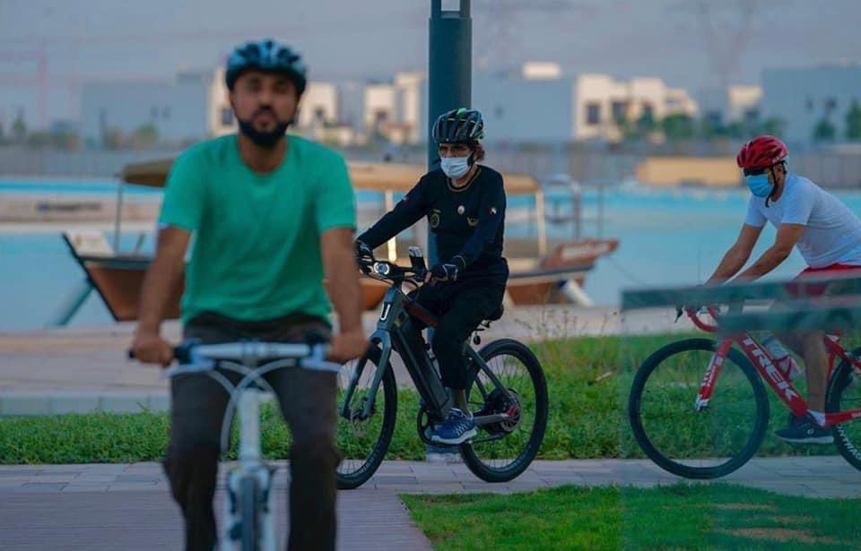 MeydanRealEstat's tweet photo. صاحب السمو الشيخ محمد بن راشد آل مكتوم يتجول بدراجة هوائية في مناطق مختلفة من إمارة دبي

His Highness Sheikh Mohammed Bin Rashid Al Maktoum tours Dubai on a bicycle. #atdistrictone https://t.co/Efvl0t3y4j