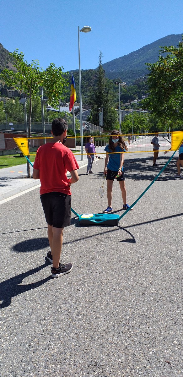 Ahir dijous els joves gaudint del bàdminton al Carrer dels Veedors al Prat del Roure. ☀️
Recorda que aquest mes d'agost t'oferim un munt d'activitats pensades per a tu. 👍
Aquest estiu activa't amb l'espai jovent. 😎
#DinamitzacióJee
#badminton #estiu #escaldesengordany
<a href="/comuee/">Escaldes-Engordany</a>