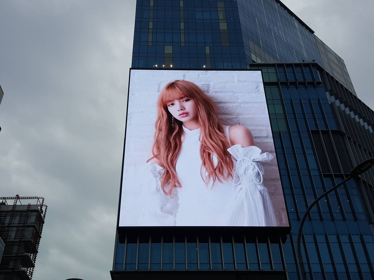 lalisabrasil's tweet photo. 07.08.20 • WEIBO | Atualização da fanbase chinesa LISA吧官博 com a 1ª PARTE do projeito de 4º aniversário de LISA! (1)

"Recebemos imagens da tela grande de 221 metros quadrados + 21 LCDs eletrônicos subterrâneos ~"

🔗 https://t.co/jxfZS9uze6

#BLACKPINK #LISA #ลิซ่า #LALISA https://t.co/3T1aiKkzal