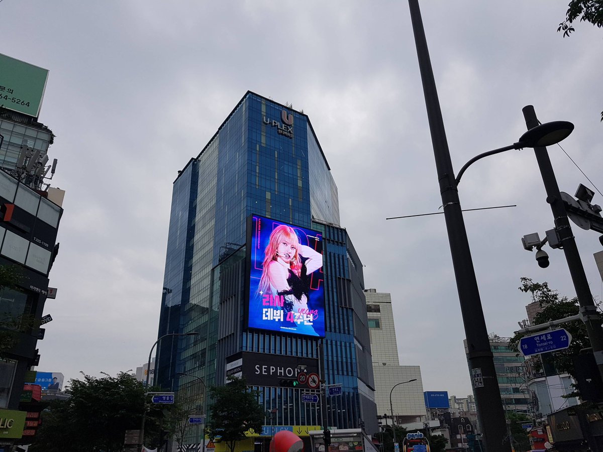 lalisabrasil's tweet photo. 07.08.20 • WEIBO | Atualização da fanbase chinesa LISA吧官博 com a 1ª PARTE do projeito de 4º aniversário de LISA! (1)

"Recebemos imagens da tela grande de 221 metros quadrados + 21 LCDs eletrônicos subterrâneos ~"

🔗 https://t.co/jxfZS9uze6

#BLACKPINK #LISA #ลิซ่า #LALISA https://t.co/3T1aiKkzal