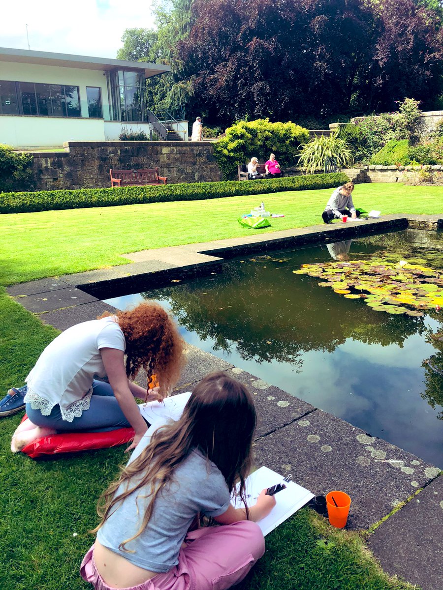 KellyAnneCairn1's tweet photo. ‘Little Artists Sketch in the Glen’ Nmbr 2 yesterday 🙌🏻 awesome Little Artists and yet again the setting at @Pittencrieff_Pk was fantastic ☀️🌲🌳🐿🦚🌳🌸🌼🍁🌳🌲🐾🐿🦚 info@Kellyannecairns.com for info on my workshops 🧑🏻‍🎨💛 #Pittencrieff @dunfermlinep @GoDunfermline https://t.co/X6rnuutyiv