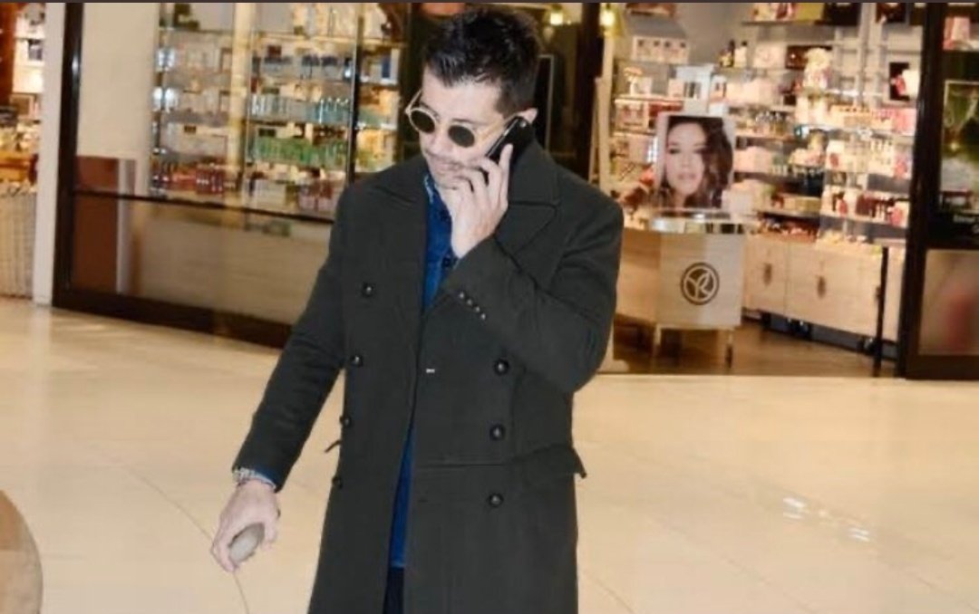 -Alo Karius ben emre abin
-Ben de mi abi? 
-Yok mk merak ettim ozandan 30 metreden nasıl yediğini
#AloBenEmreAbin