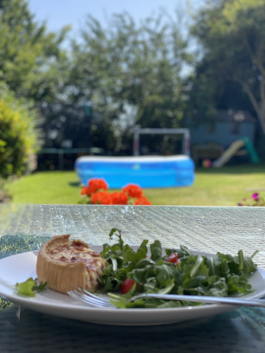 MatthewNewby's tweet photo. Norah Batty. 30 degrees at lunchtime; still not even hottest part of the day. #crackingflags https://t.co/zFfoBz2HAv